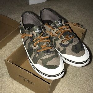 SPERRYS BRAND NEW IN BOX